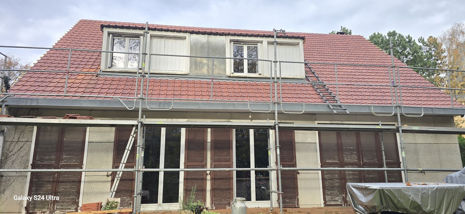 Chantier 2026, échafaudage en place — chantier Schatz Rénovation à Jouy-en-Josas